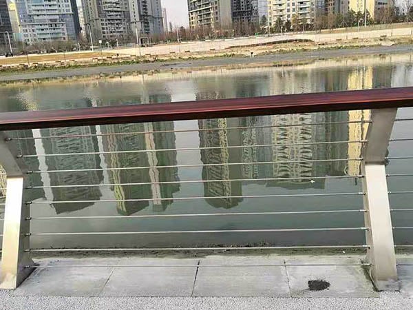 鋼絲繩護(hù)欄